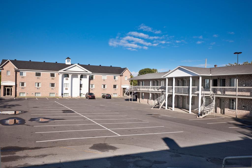 Econo Lodge Brossard Exterior photo