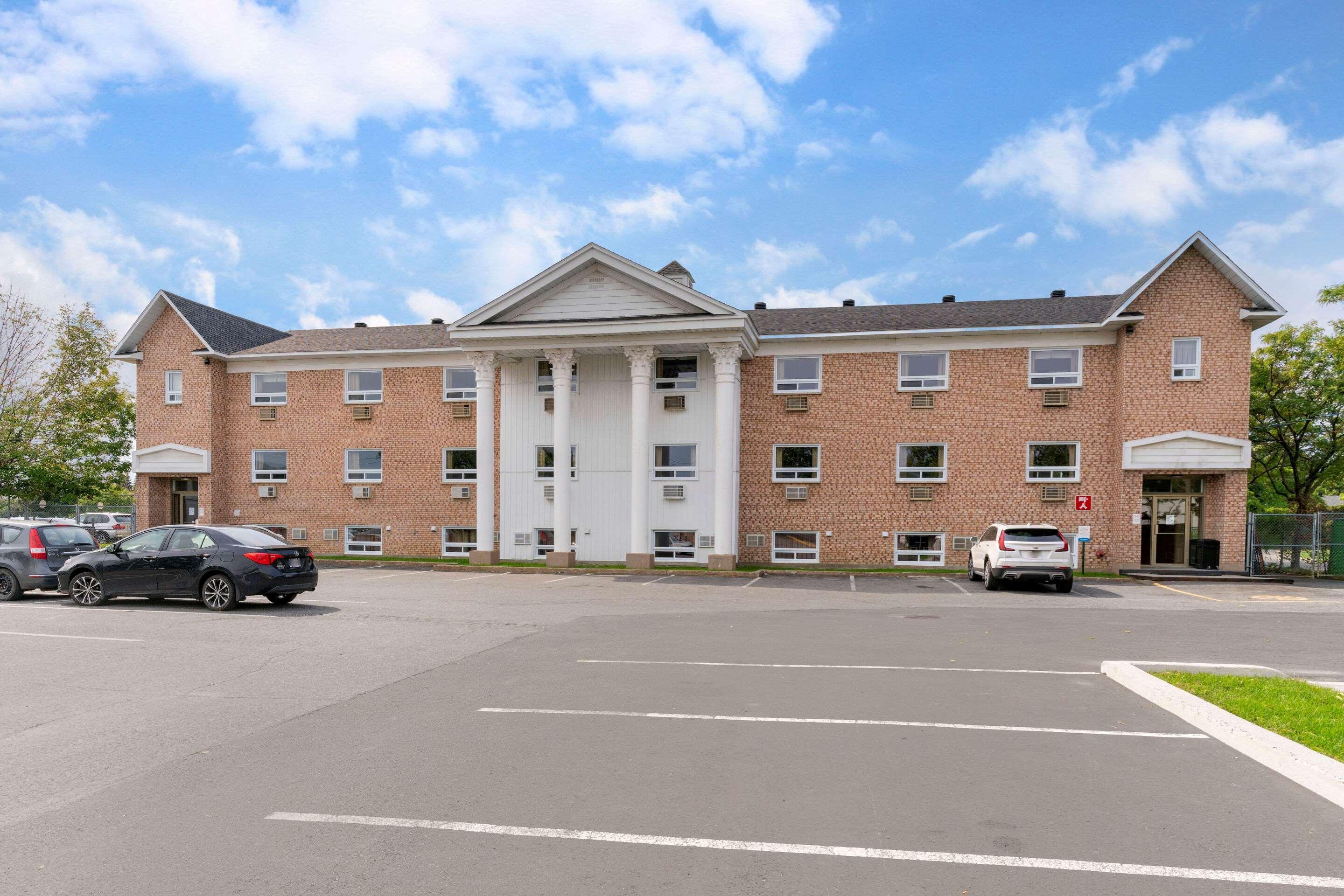 Econo Lodge Brossard Exterior photo