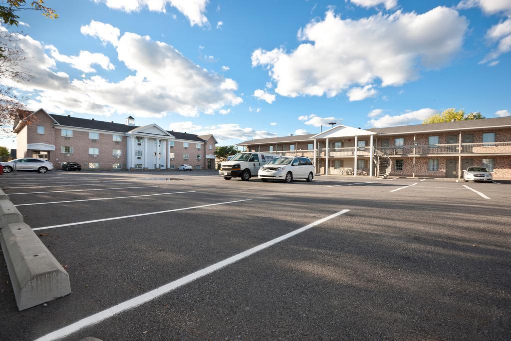 Econo Lodge Brossard Exterior photo