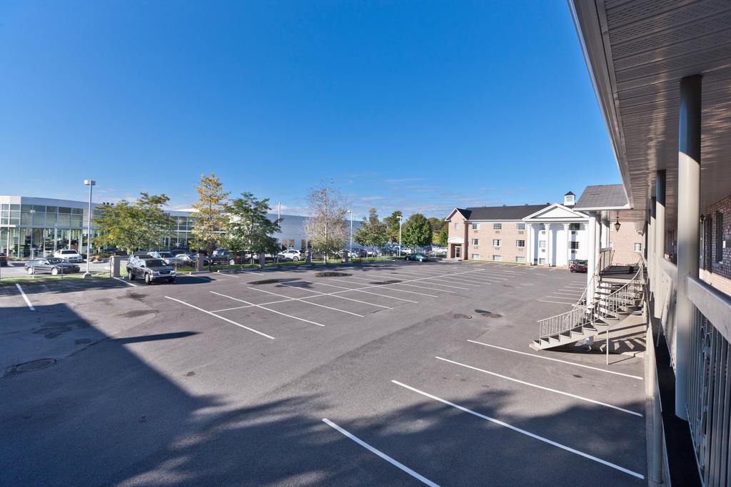 Econo Lodge Brossard Exterior photo