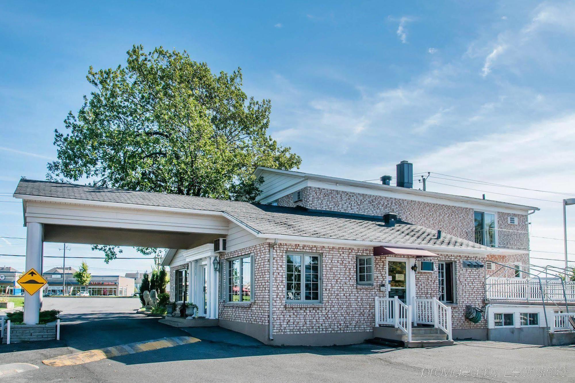 Econo Lodge Brossard Exterior photo